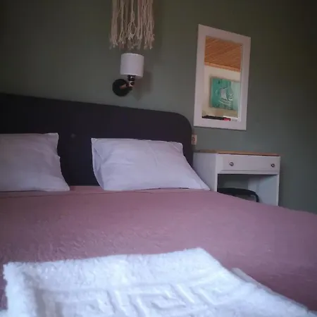 Achillion Apartman Paralía Skotínis