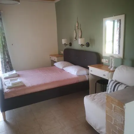 Achillion Apartman Paralía Skotínis