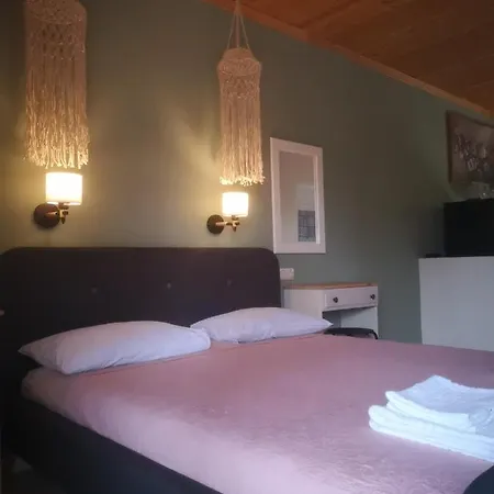 Achillion * Paralía Skotínis