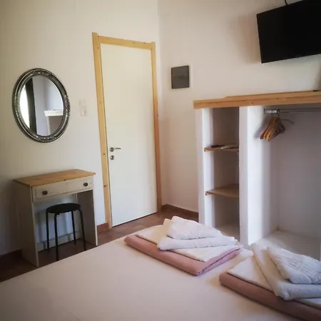 Achillion * Paralía Skotínis