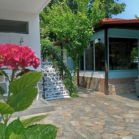 Achillion Apartment *