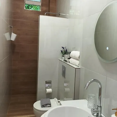 Achillion * Paralía Skotínis