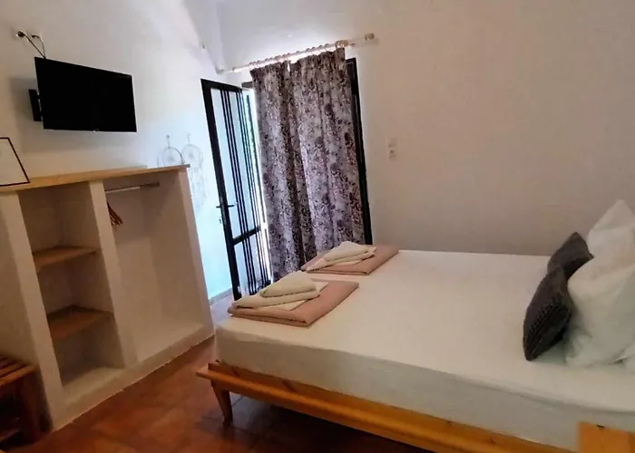 Achillion * Paralía Skotínis