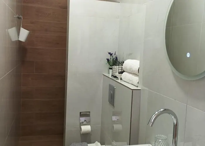 Achillion * Paralía Skotínis