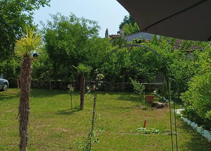 Achillion * Paralía Skotínis